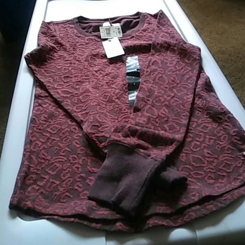 Ladies top lucky brand
